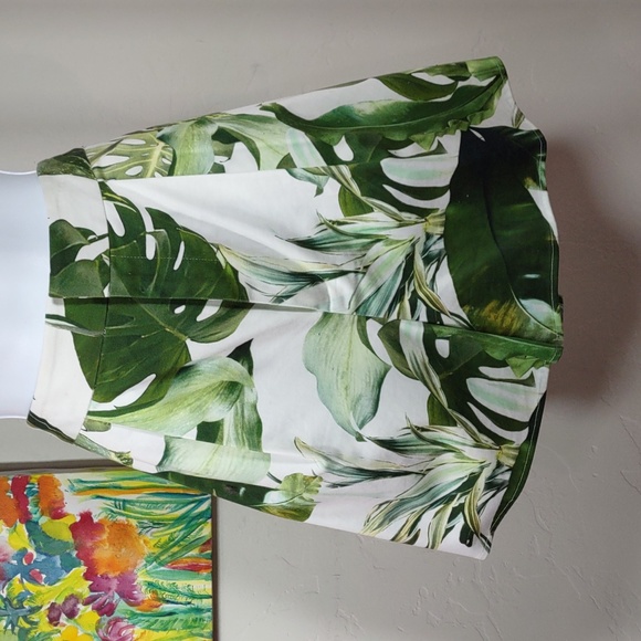 Gianni Bini "Eva" Palm Print Shorts - Picture 1 of 8